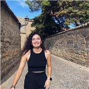 Maestra de Educación Primaria apta para alumnado de 1º a 6º de Primaria.